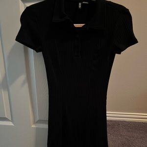 Black rib-knit body con short sleeve dress with collar